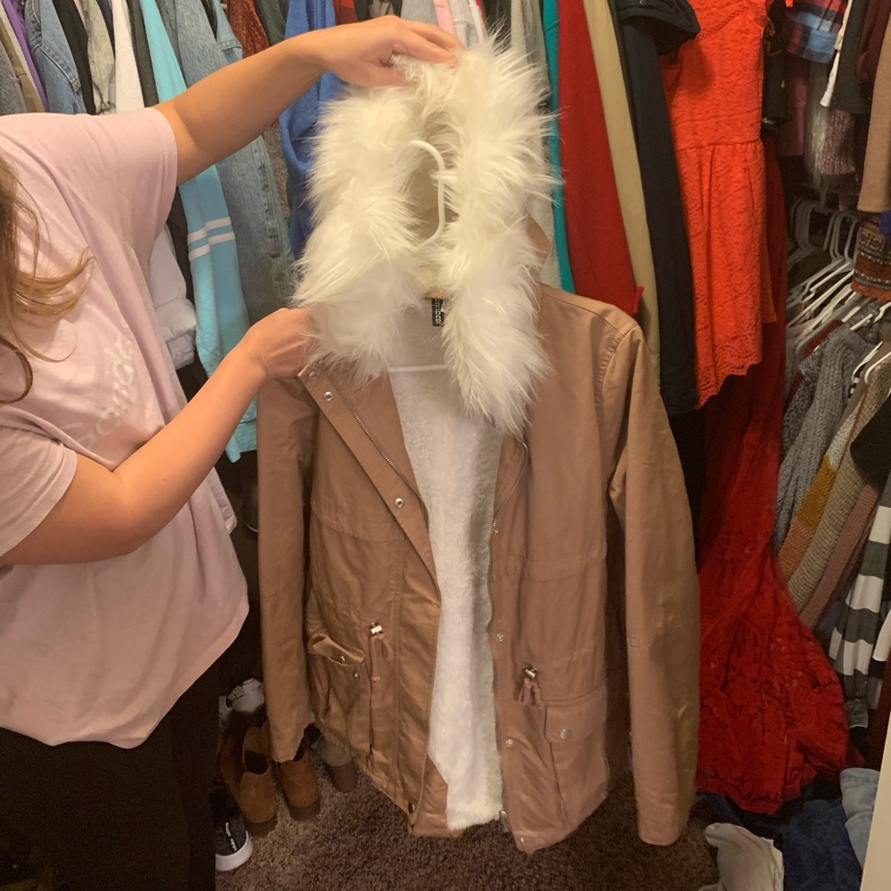 Coat with removable hood fur
